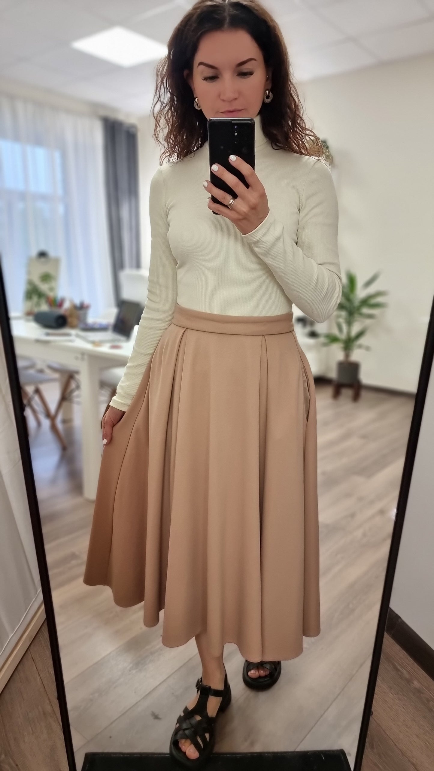 Sand beige A-lined skirt with pockets