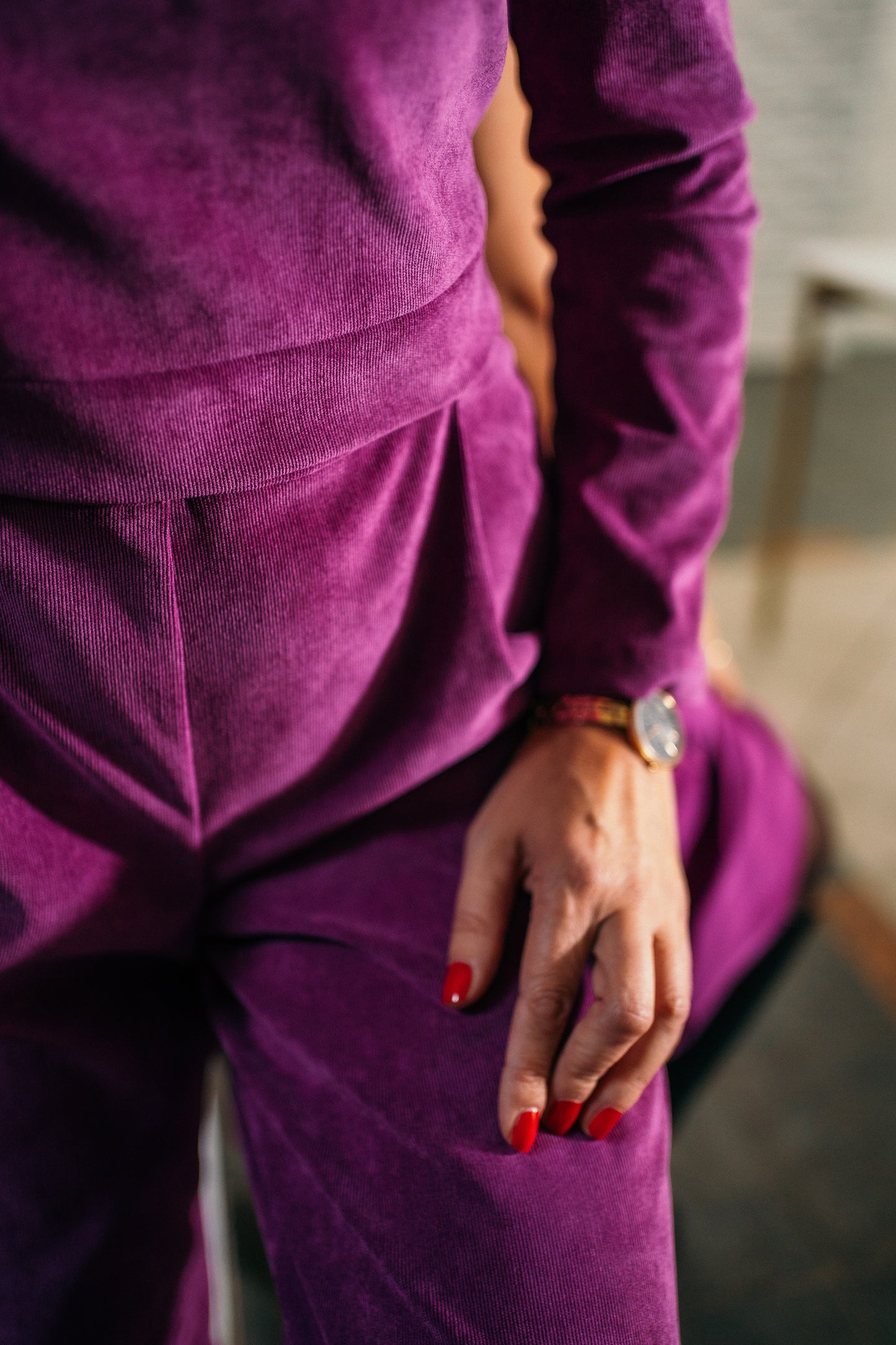 Classic style magenta pants with pockets