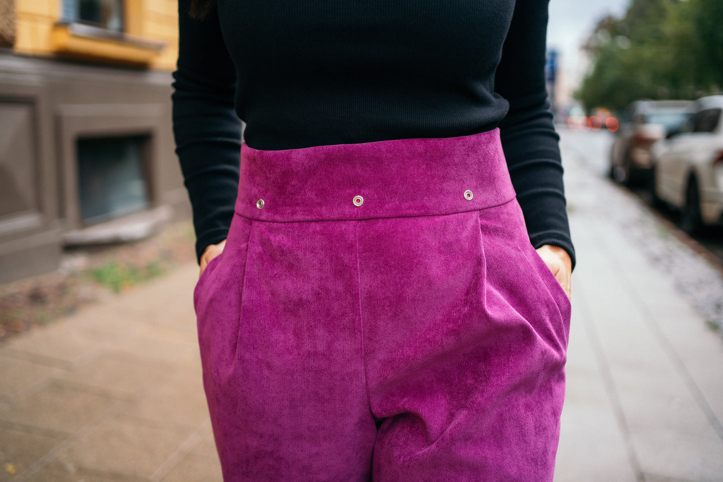 Classic style pants with pockets