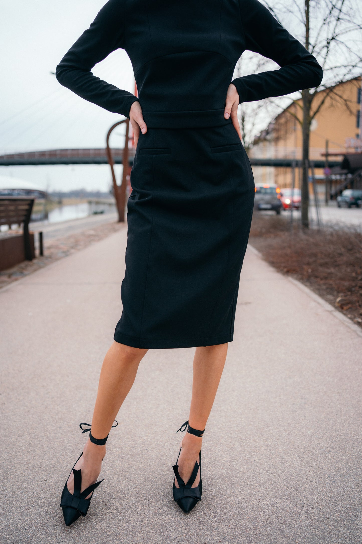 Pearl black pencil skirt with pockets