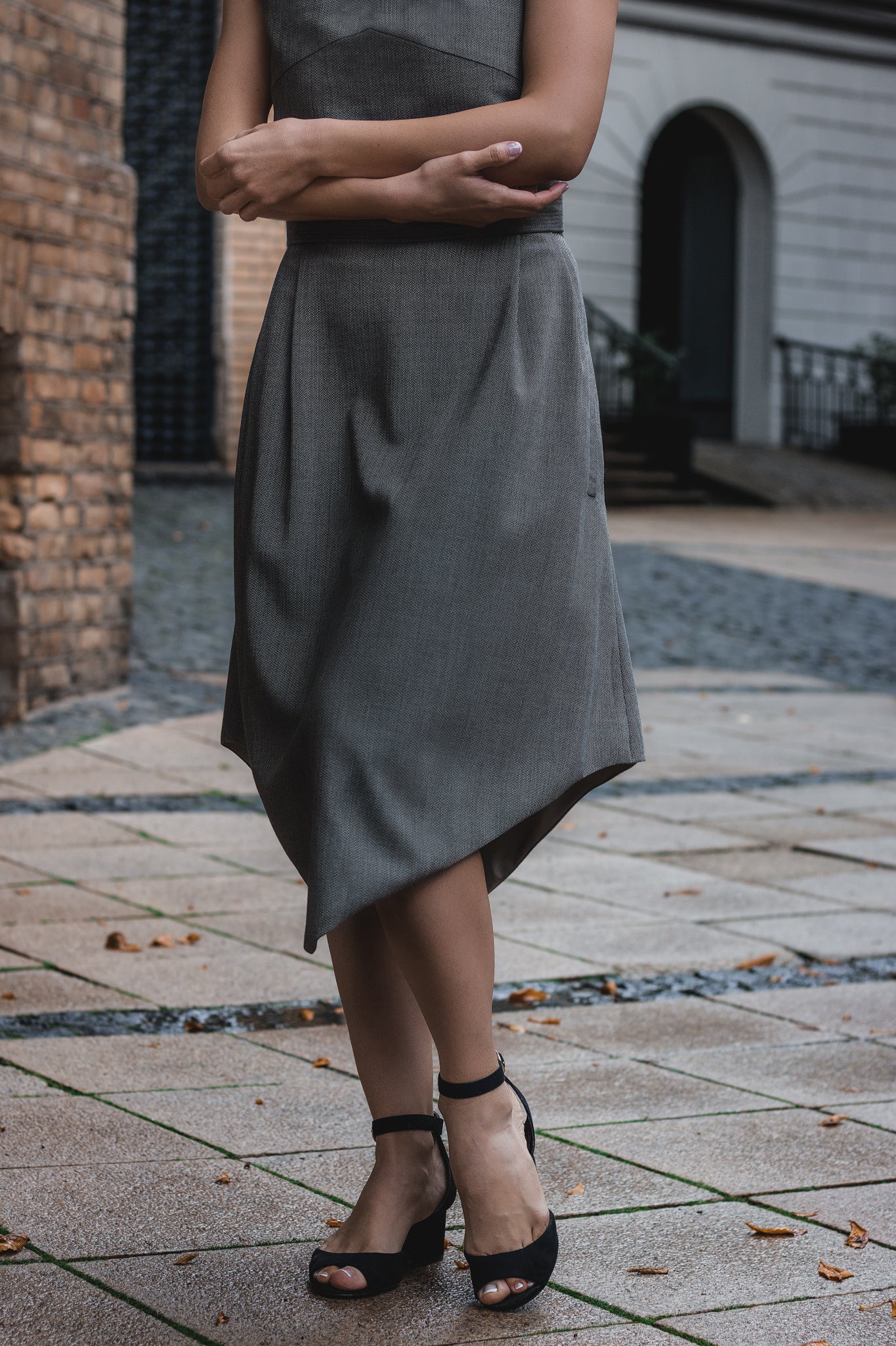 beautiful gray triangle skirt and black heels